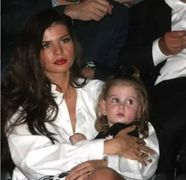 Ce TRANSFORMAREEE! Monica Gabor a venit ÎN SECRET în România! Cum a fost surprinsă de paparazzi și ce i-a lăsat pe toți ÎNMĂRMURIȚI când au văzut pozele cu ea. Totul e schimbat la fosta doamnă Columbeanu